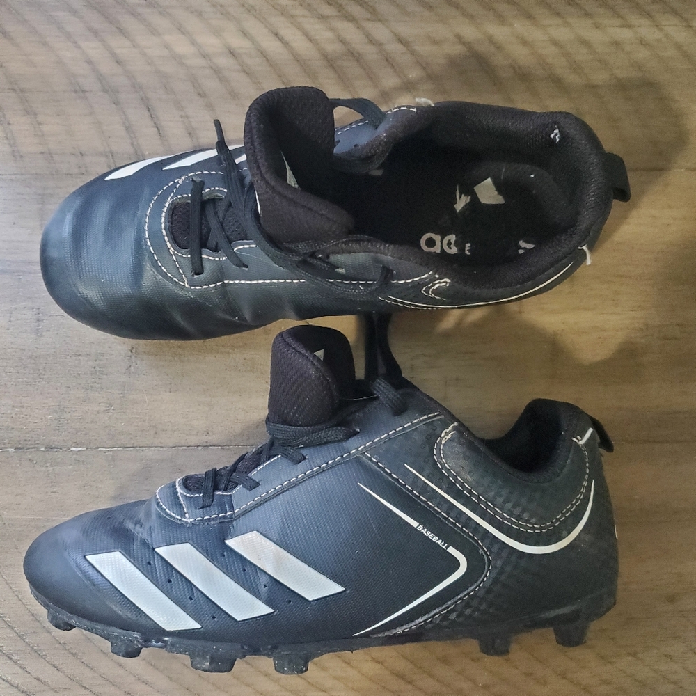Adidas Rundown youth baseball cleats